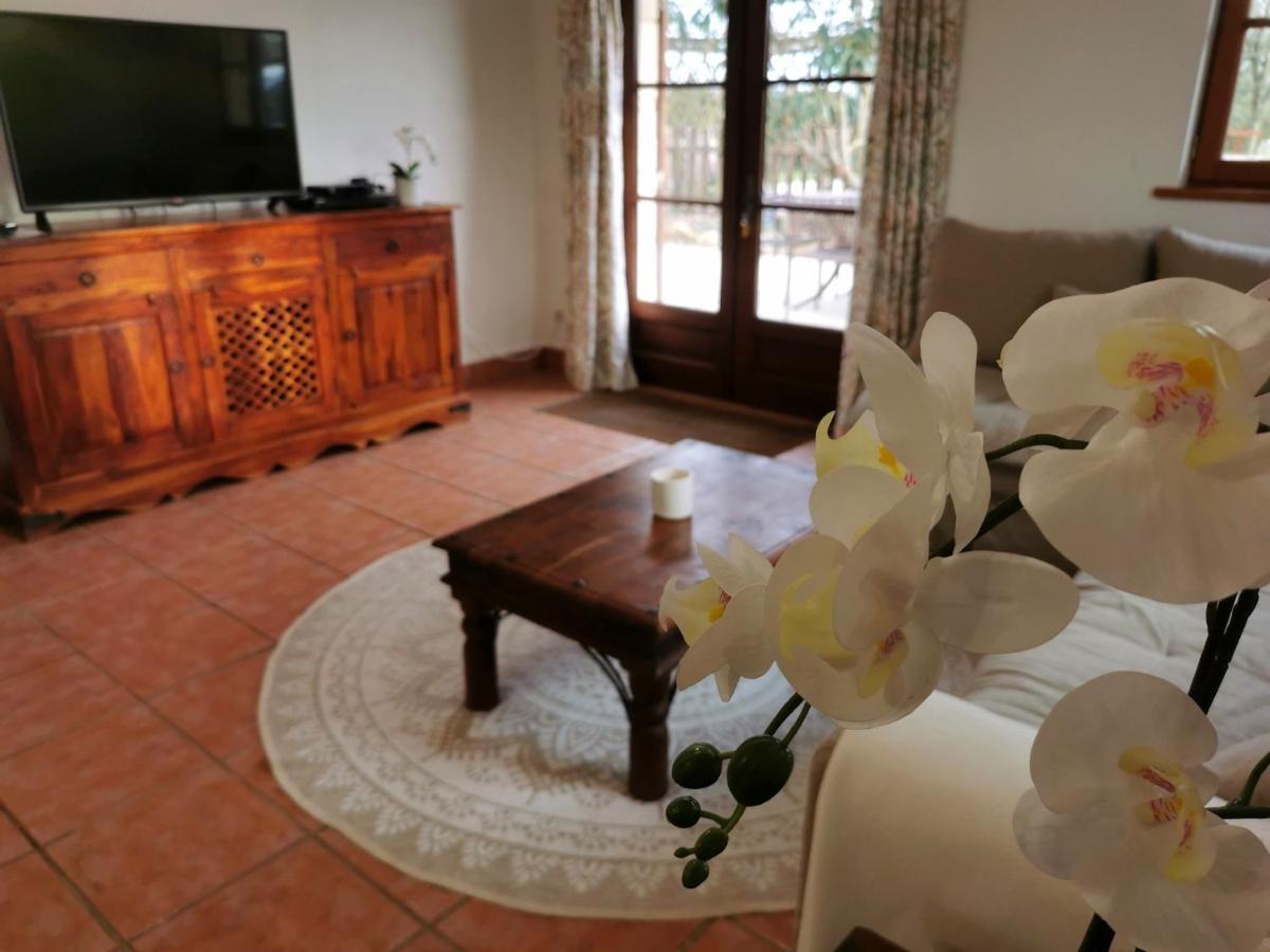 3 Self-Contained Gites With Pool And Games Room Saint-Georges-de-Noisné Zewnętrze zdjęcie