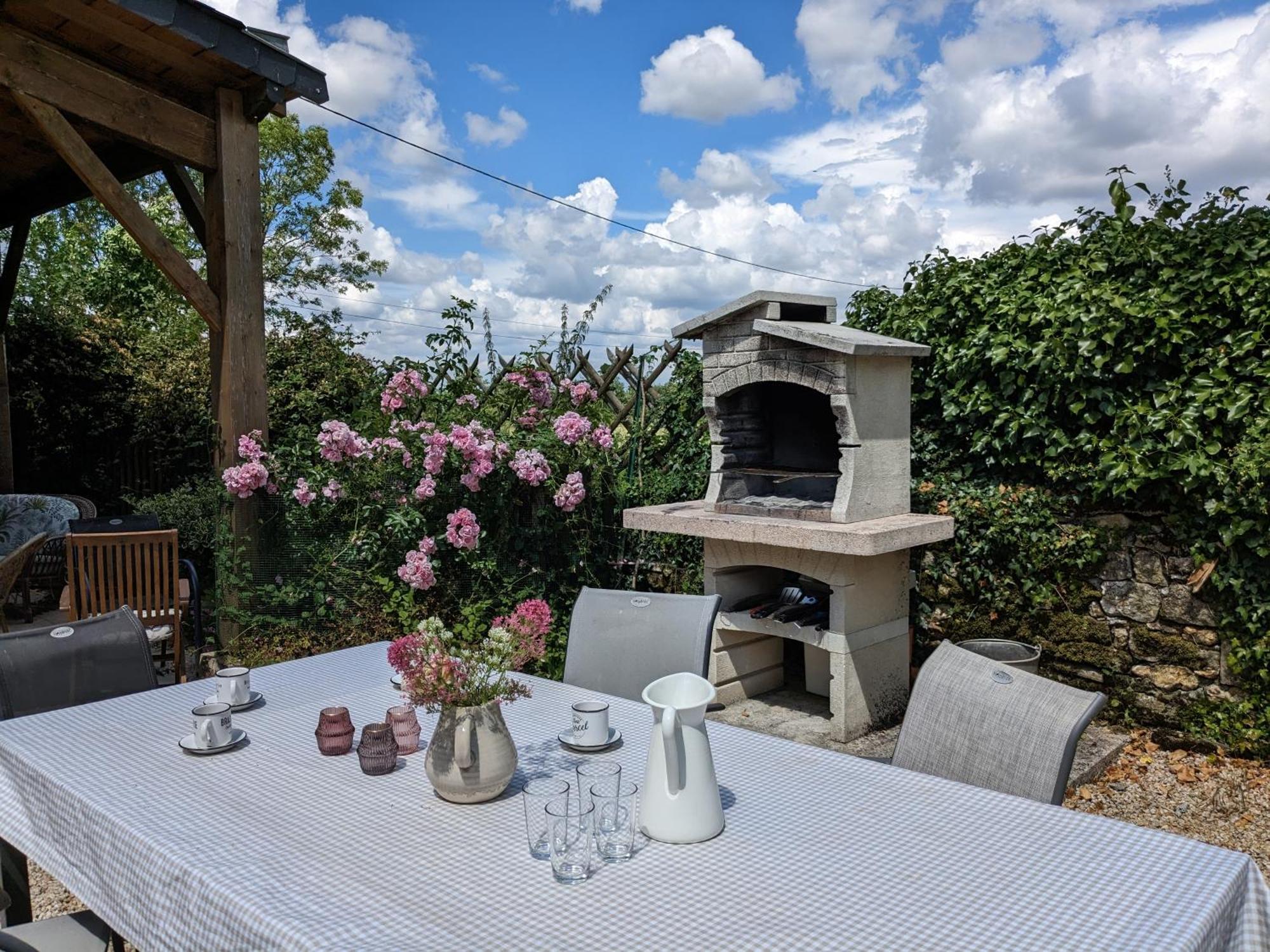 3 Self-Contained Gites With Pool And Games Room Saint-Georges-de-Noisné Zewnętrze zdjęcie